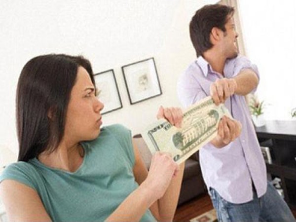 Chi tiết về giấc mơ thấy cho tiền là điềm gì?