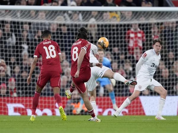 Mac Allister tỏa sáng với cú đúp kiến tạo